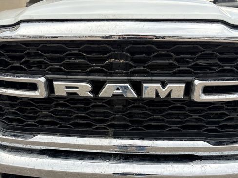 Used 2022 RAM 3500 Tradesman w/ Chrome Appearance Group AWD/4WD image 15