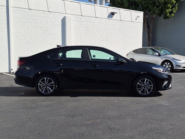 Used 2022 Kia Forte LXS FWD image 4