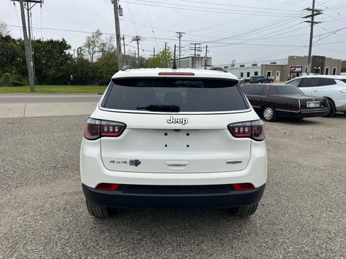 Used 2021 Jeep Compass Latitude w/ Convenience Group AWD/4WD image 4
