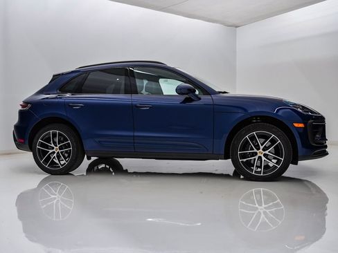 Certified 2026 Porsche Macan AWD/4WD image 9