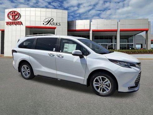 New 2026 Toyota Sienna Limited FWD image 1