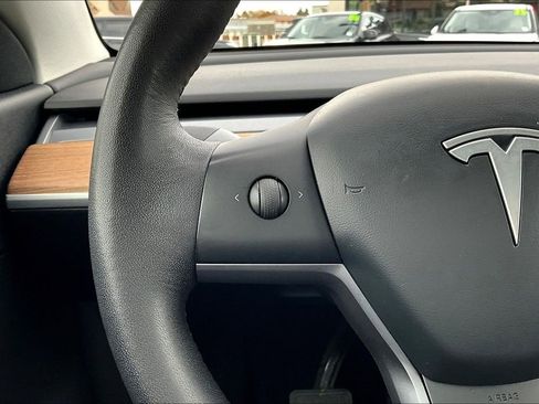 Used 2020 Tesla Model Y Long Range image 17