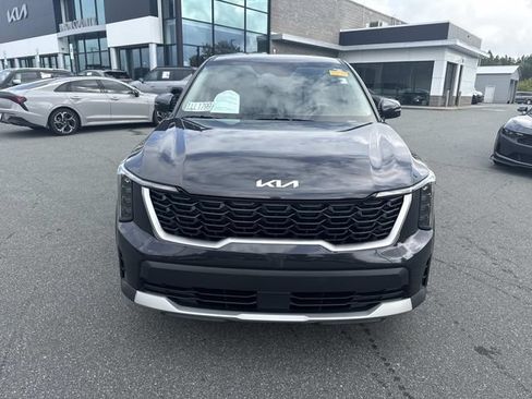 Certified 2026 Kia Sorento LX FWD image 2