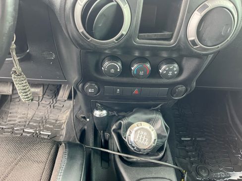 Used 2016 Jeep Wrangler Unlimited Sport w/ Max Tow Package AWD/4WD image 13