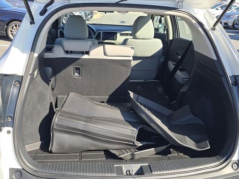 Used 2021 Honda HR-V LX image 11