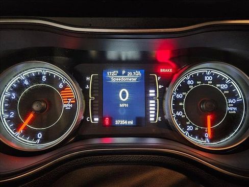 Used 2020 Jeep Cherokee Latitude Plus image 11