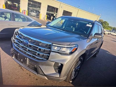 Used 2025 Ford Explorer Active w/ Active Comfort Package AWD/4WD image 1