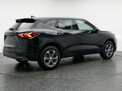 Used 2025 Chevrolet Blazer LT FWD image 9