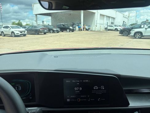 Used 2026 Kia Niro LX FWD image 17