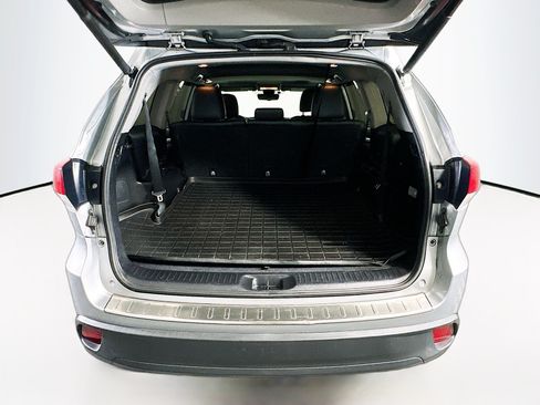 Used 2019 Toyota Highlander XLE FWD image 31