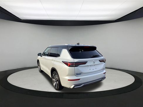 Used 2025 Mitsubishi Outlander SEL image 6