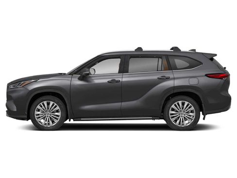 Used 2023 Toyota Highlander Platinum FWD image 3