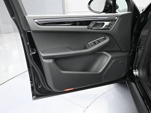 Certified 2026 Porsche Macan AWD/4WD image 15