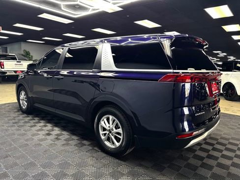Used 2024 Kia Carnival LX image 9