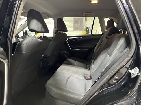 Used 2021 Toyota RAV4 LE AWD/4WD image 22