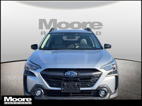 Used 2025 Subaru Outback Premium image 8