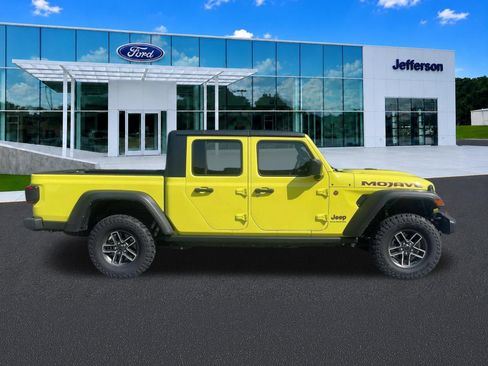 Used 2024 Jeep Gladiator Mojave w/ Convenience Group AWD/4WD image 7