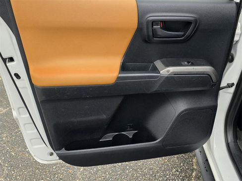 Used 2020 Toyota Tacoma SR5 image 29