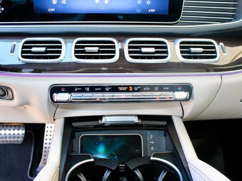 Used 2026 Mercedes-Benz GLS 450 4MATIC image 25