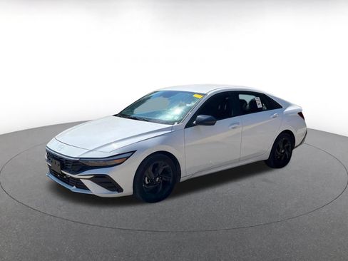 Used 2026 Hyundai Elantra Sport FWD image 4