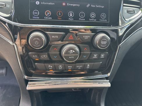 Used 2021 Jeep Grand Cherokee Limited w/ Luxury Group II image 20