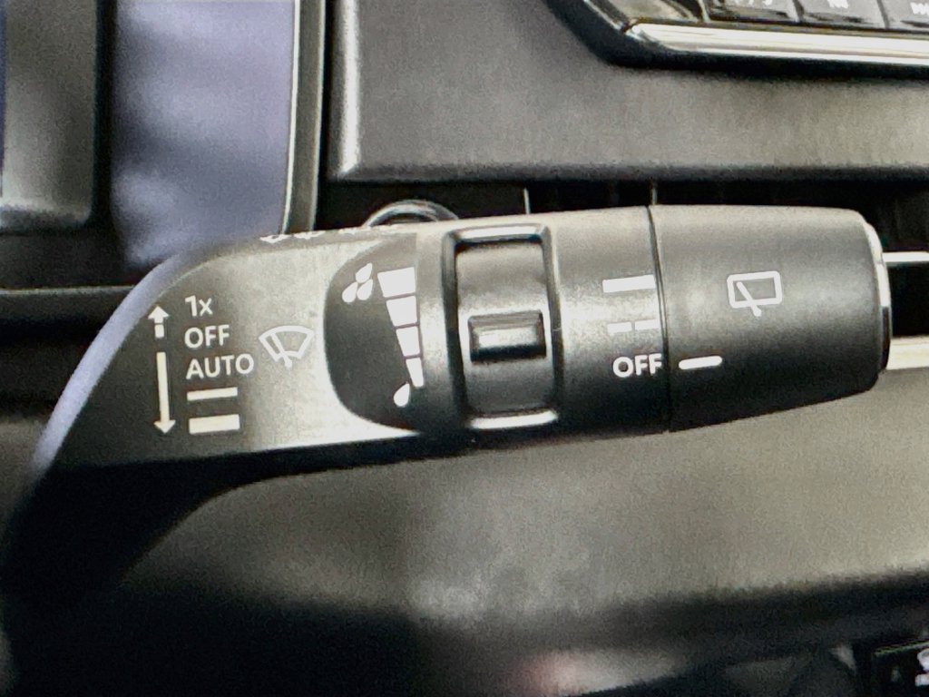 Used 2025 Mitsubishi Outlander 4WD Plug-In Hybrid image 13