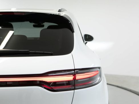 Used 2023 Porsche Macan AWD/4WD image 38