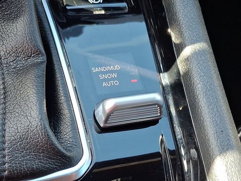 Certified 2024 Jeep Compass Limited image 32