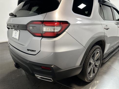 Used 2023 Honda Pilot Sport image 14
