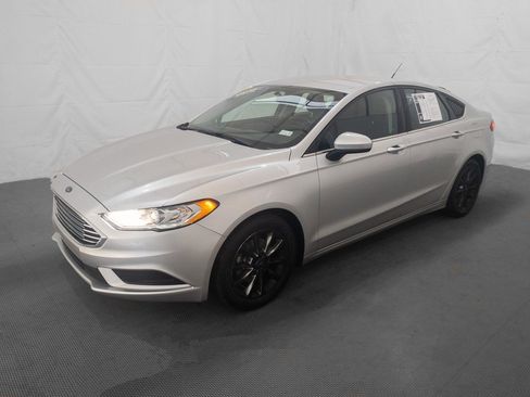 Used 2017 Ford Fusion SE w/ Fusion SE Technology Package image 1