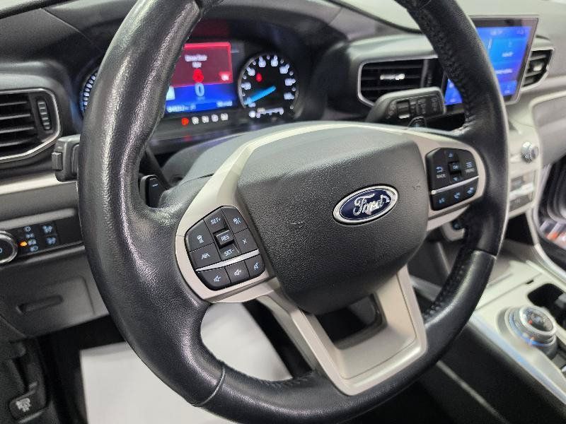 Used 2020 Ford Explorer XLT w/ Equipment Group 202A AWD/4WD image 11