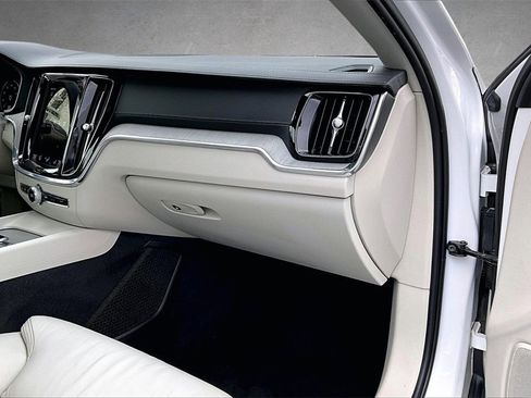 Used 2021 Volvo S60 T6 Inscription image 26