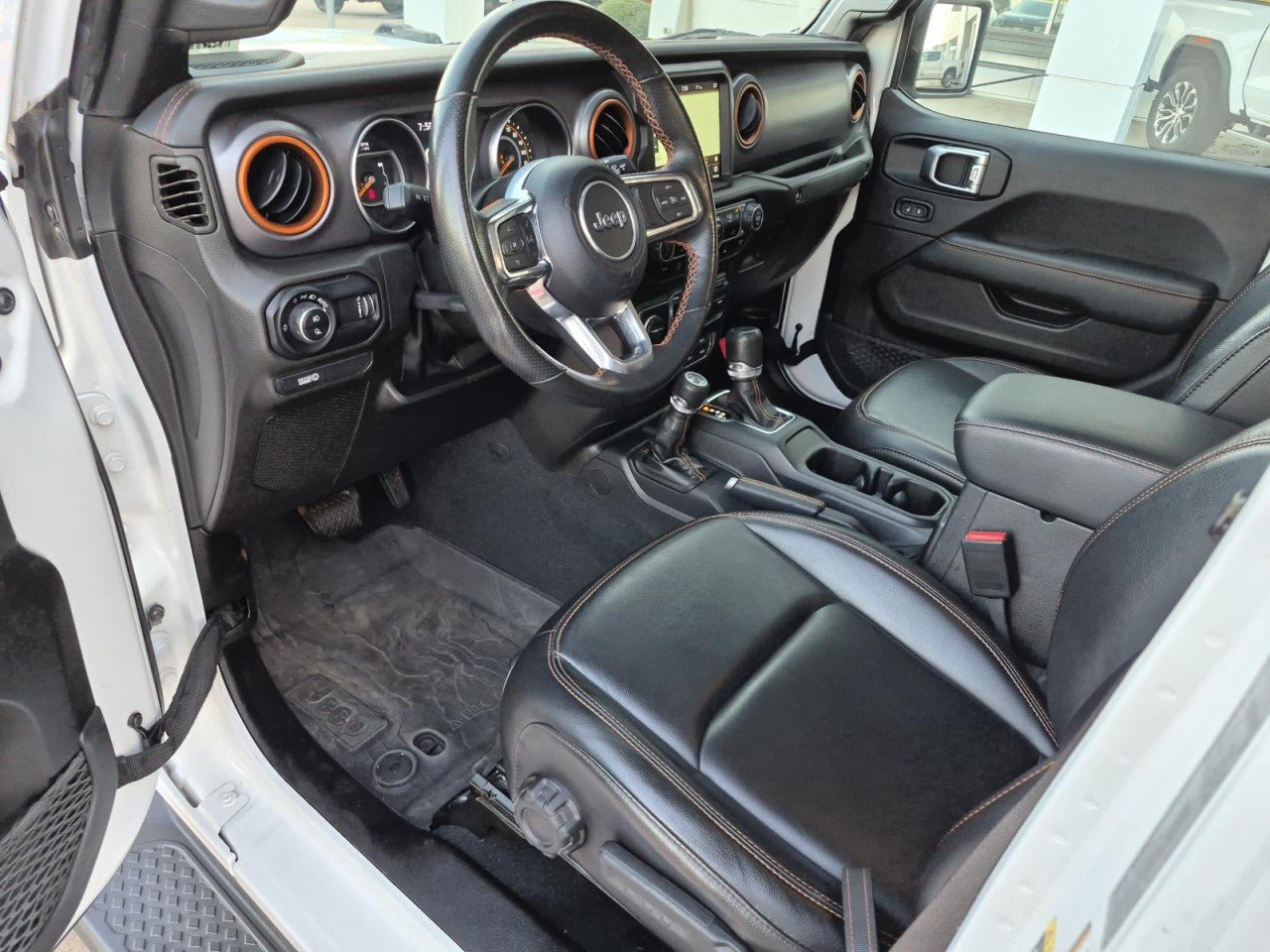 Used 2023 Jeep Gladiator Mojave AWD/4WD image 13