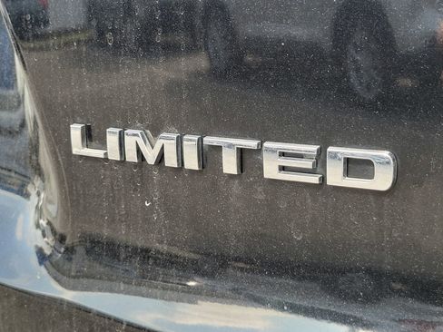 Used 2019 Jeep Cherokee Limited image 31