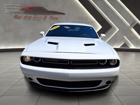 Used 2016 Dodge Challenger SXT RWD image 2