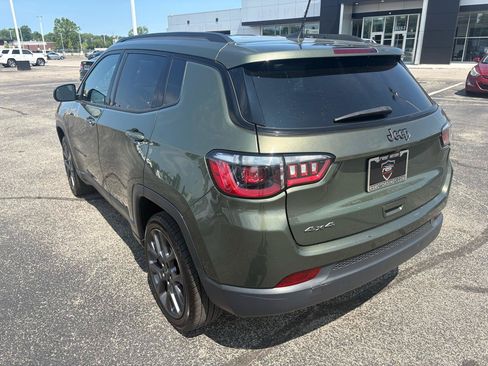 Used 2021 Jeep Compass Latitude AWD/4WD image 3