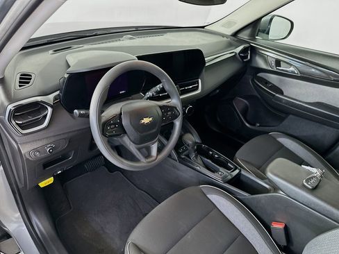 Used 2025 Chevrolet TrailBlazer LT AWD/4WD image 29