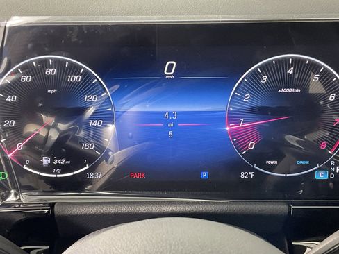 Used 2025 Mercedes-Benz GLA 250 4MATIC image 21