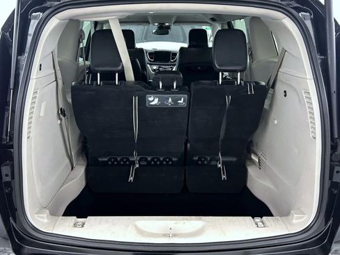 Used 2021 Chrysler Pacifica Touring-L image 17