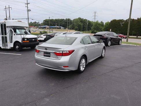 Used 2013 Lexus ES 300h w/ Luxury Pkg FWD image 10