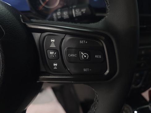 Used 2025 Jeep Wrangler Unlimited Sport AWD/4WD image 16