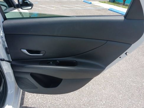 Used 2025 Hyundai Elantra SE FWD image 20