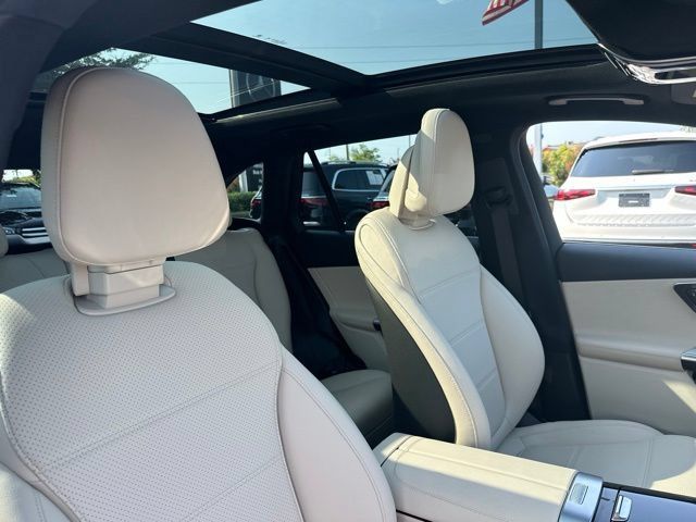 Used 2026 Mercedes-Benz GLC 300 image 32