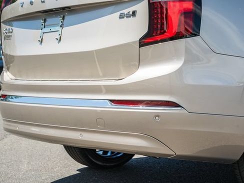 New 2026 Volvo XC90 B6 Plus w/ Protection Package Premier AWD/4WD image 9