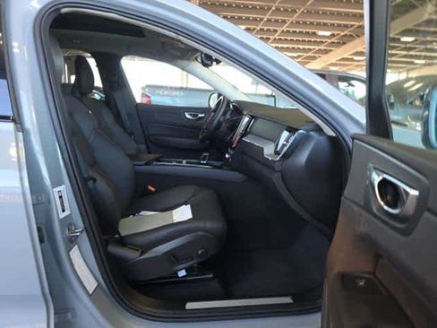 Used 2025 Volvo XC60 B5 Plus image 8