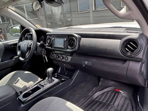 Used 2018 Toyota Tacoma SR AWD/4WD image 25