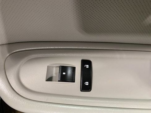 Used 2011 Chevrolet Traverse LTZ image 21