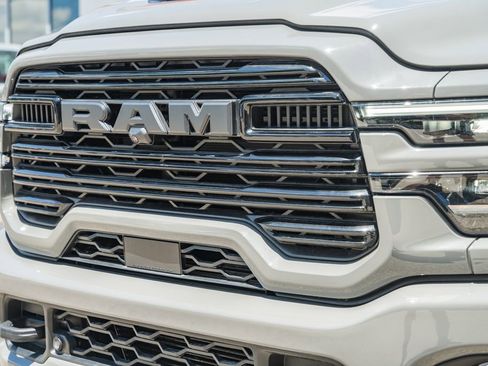 New 2026 RAM 2500 Laramie AWD/4WD image 12