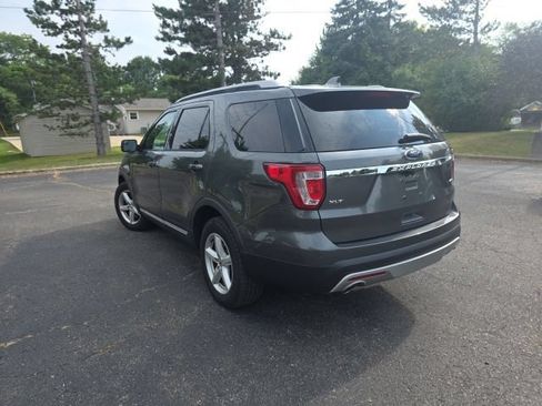 Used 2016 Ford Explorer XLT w/ Equipment Group 202A AWD/4WD image 8