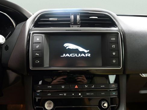 Used 2017 Jaguar F-PACE Prestige AWD/4WD image 24